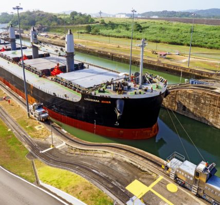 Trump threatening to take over the Panama Canal